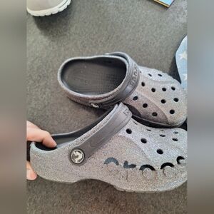 Crocs Kids' Glitter Clogs – Silver